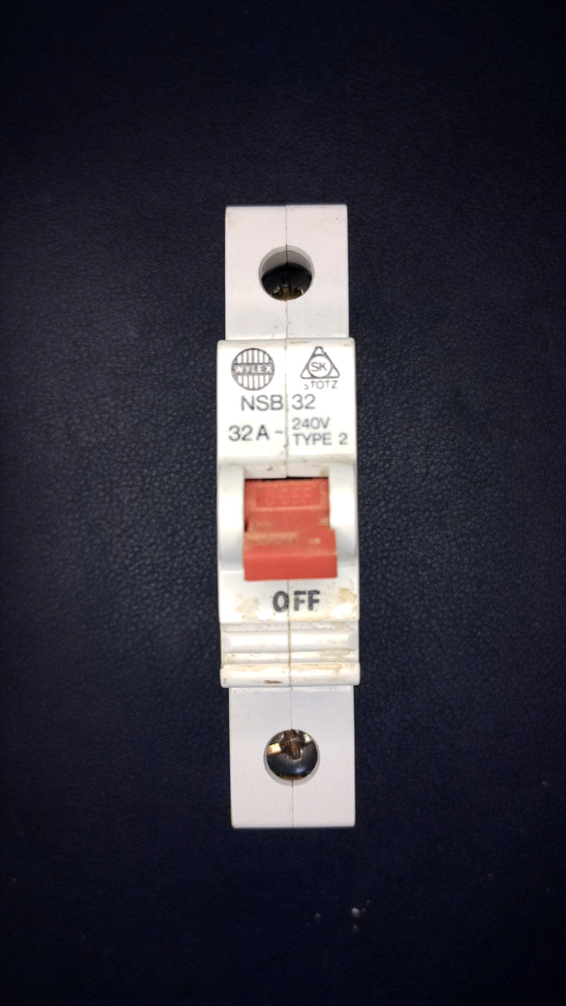 B32 Wylex NSB32 32A Red Switch Type 2 MCB