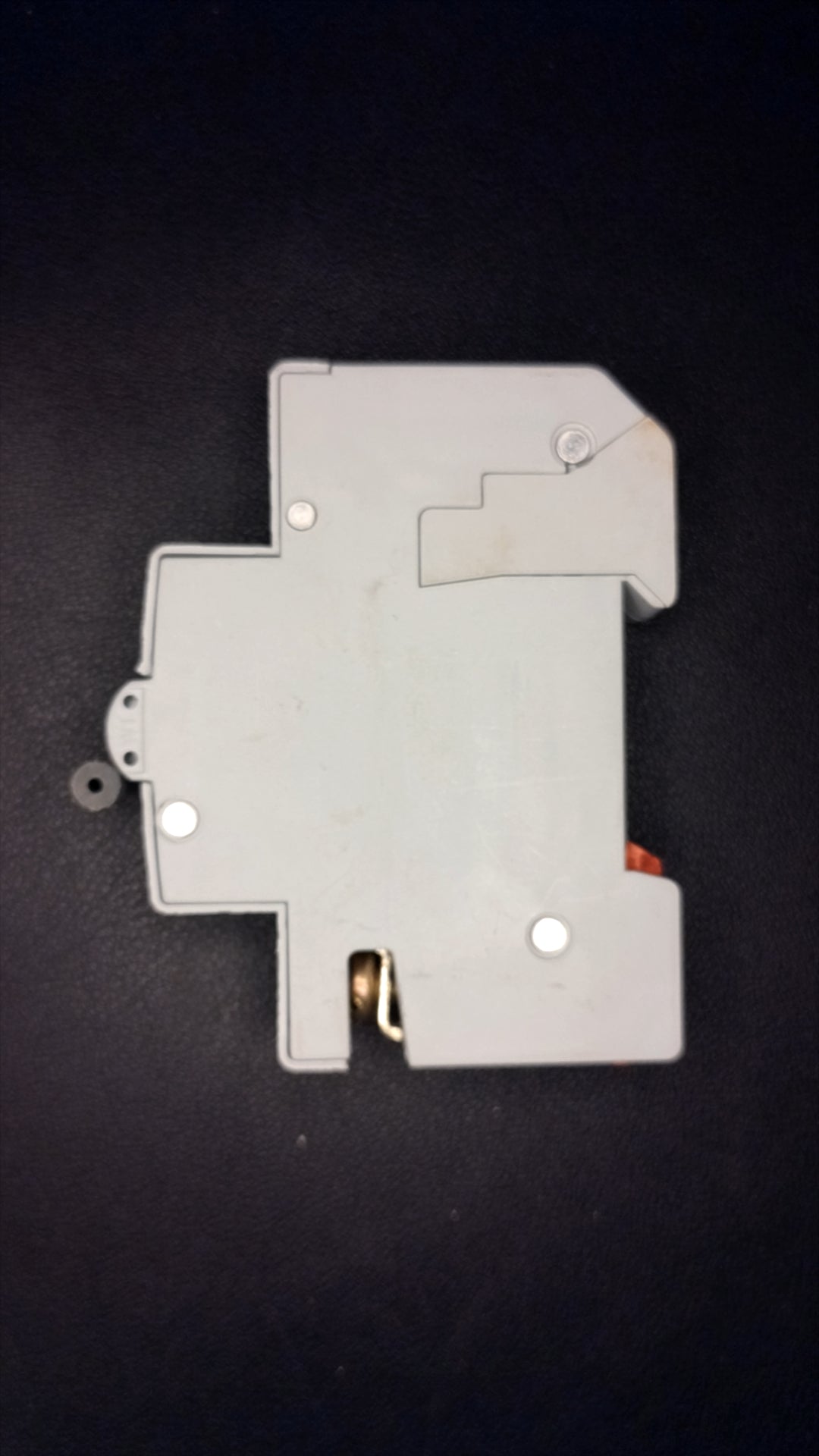 B16 Wylex NSB16 16A Series 3 MCB (center top terminal)