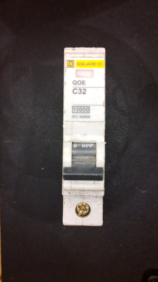 C32 Square D QOE 32A MCB (Flag Indication)