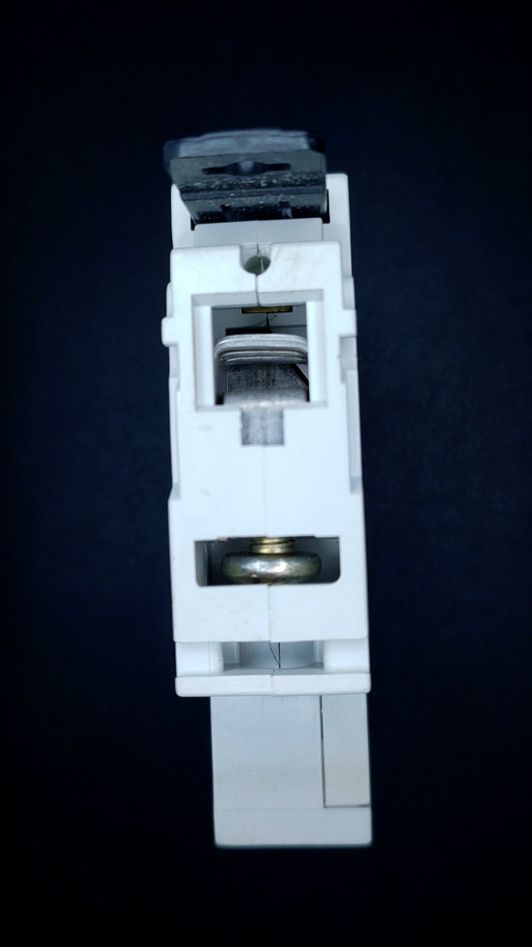 B16 MEM MBH116 16A Circuit Breaker