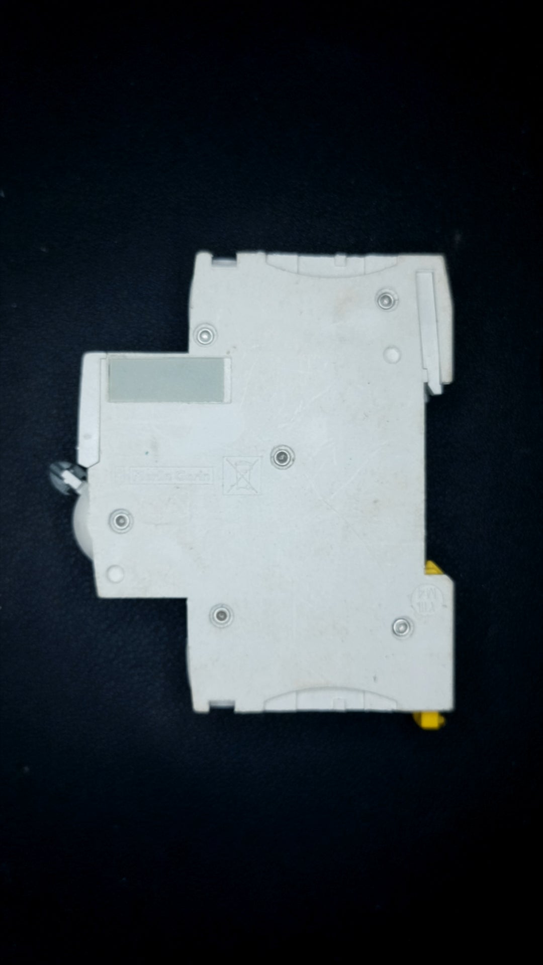 C32 Schneider Electric iC60H 32A Circuit Breaker (1 Pole, 6000A Breaking Capacity)