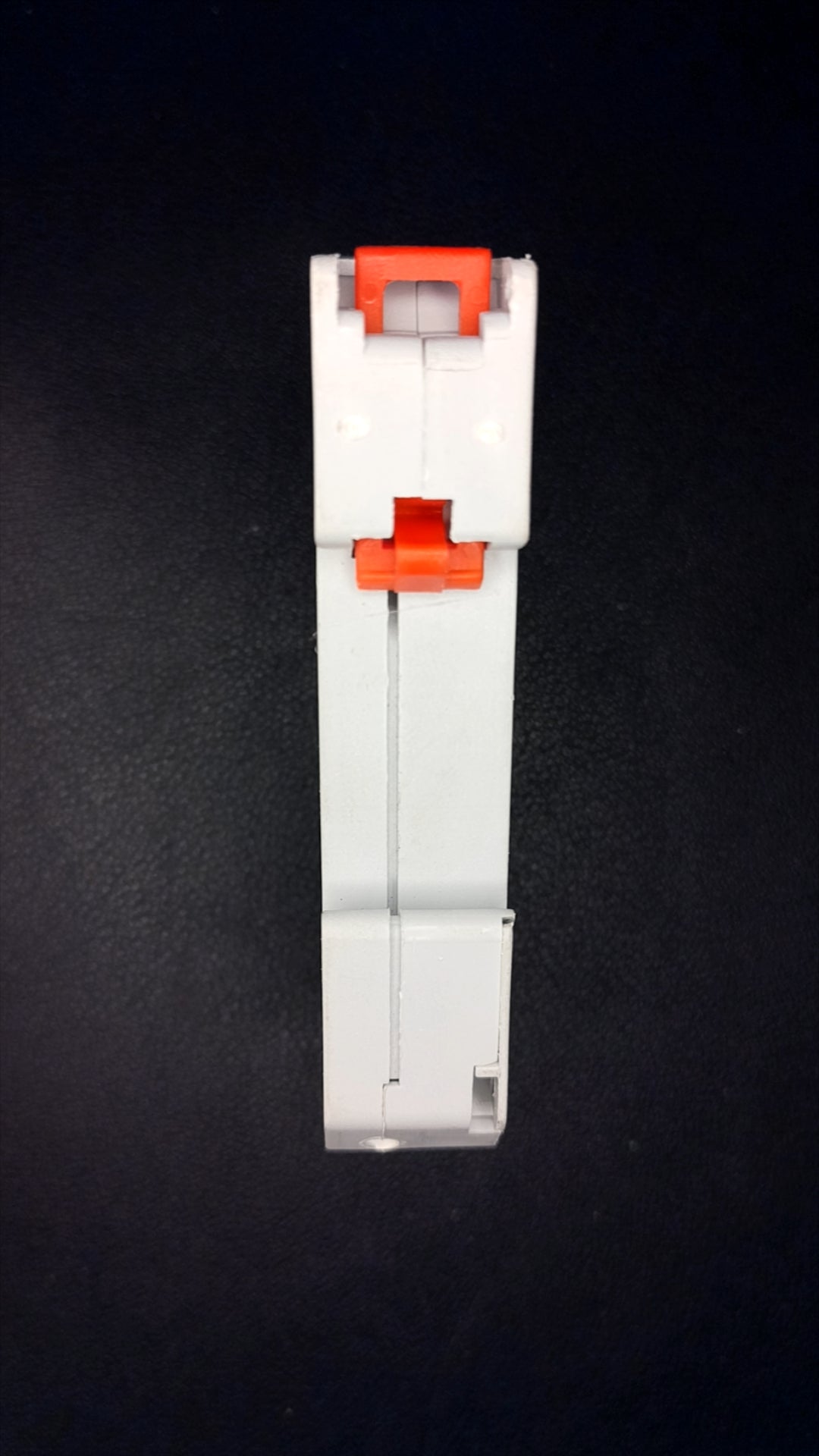 B10 Wylex NSB10 10A Series 3 MCB (center top terminal)