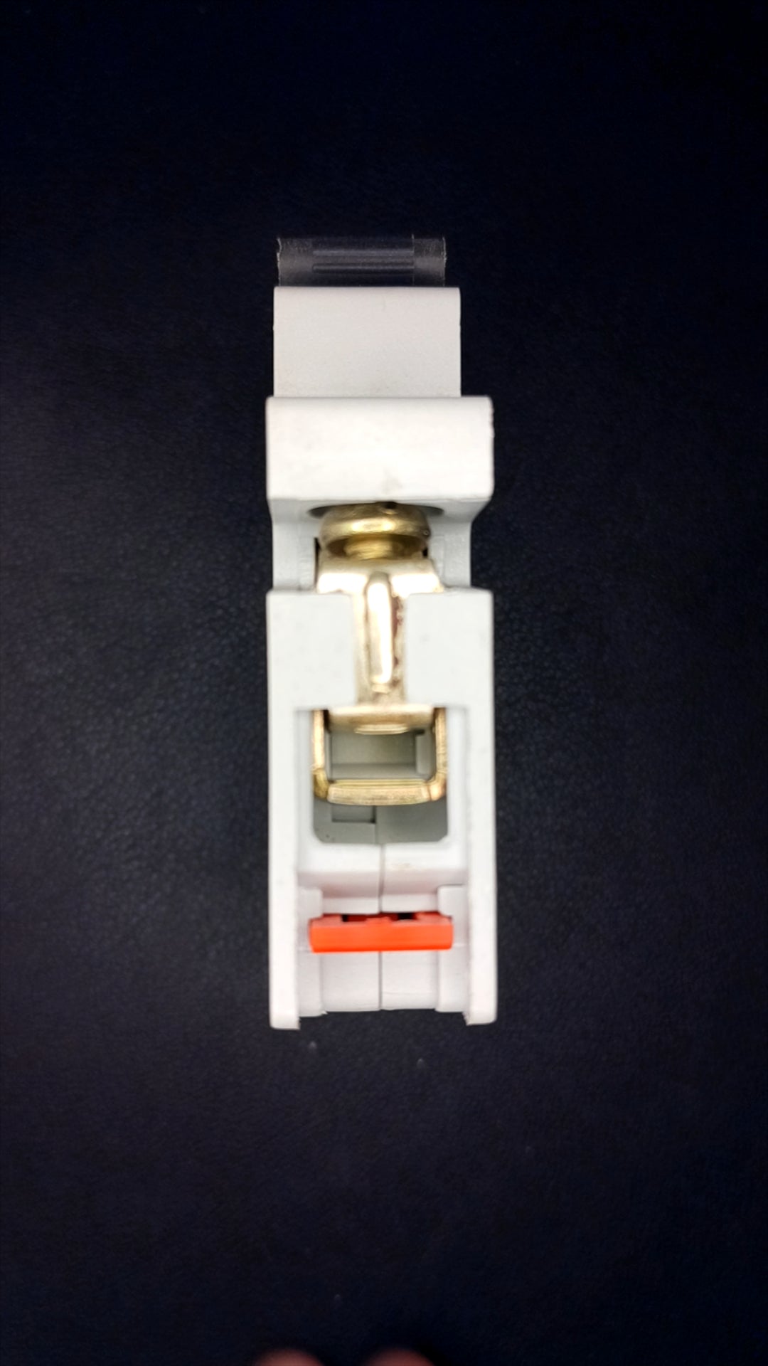 B6 Wylex NSB06 6A Series 3 MCB (center top terminal)