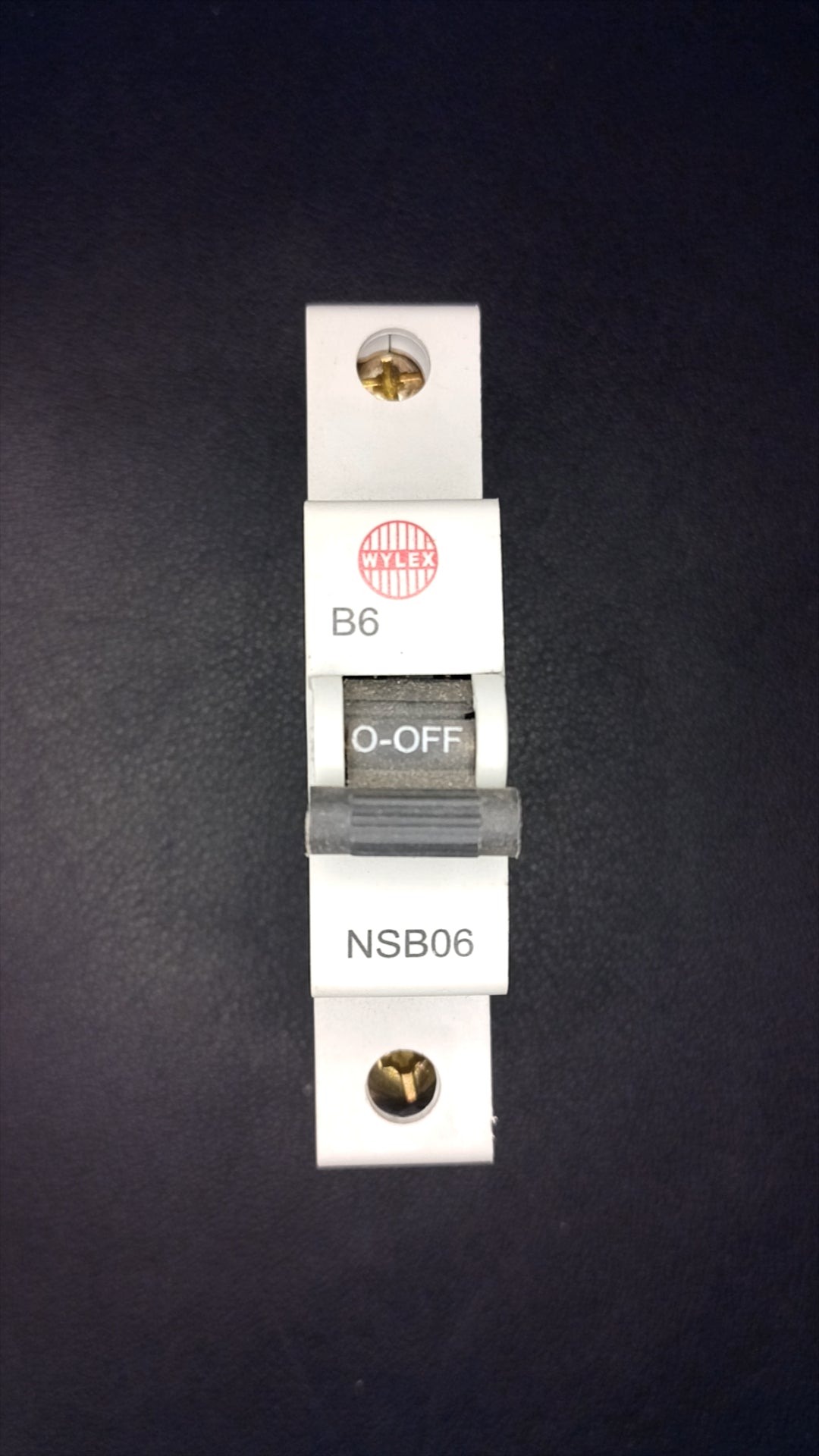 B6 Wylex NSB06 6A Series 3 MCB (center top terminal)