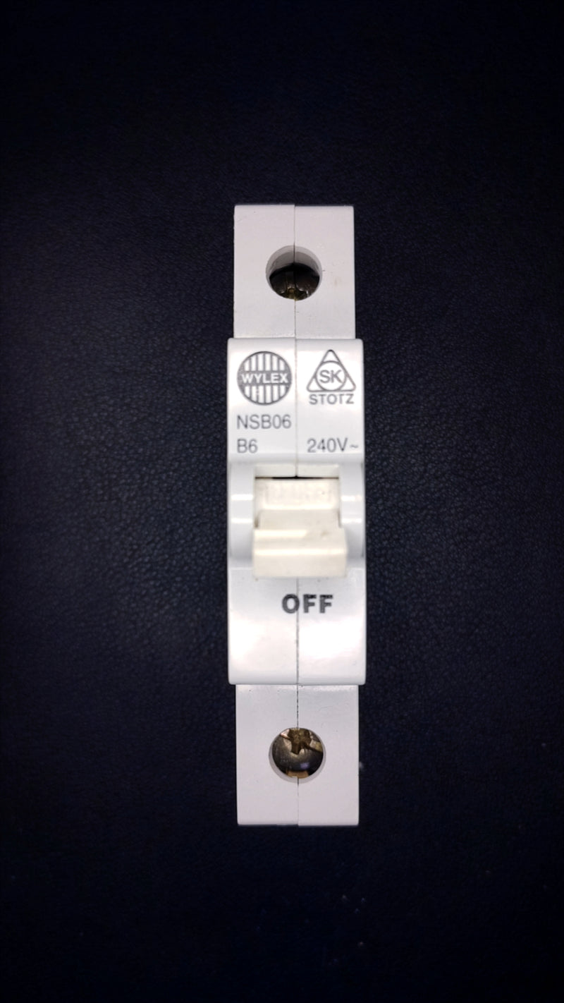 B6 Wylex NSB06 6A White Switch (Single Pole)