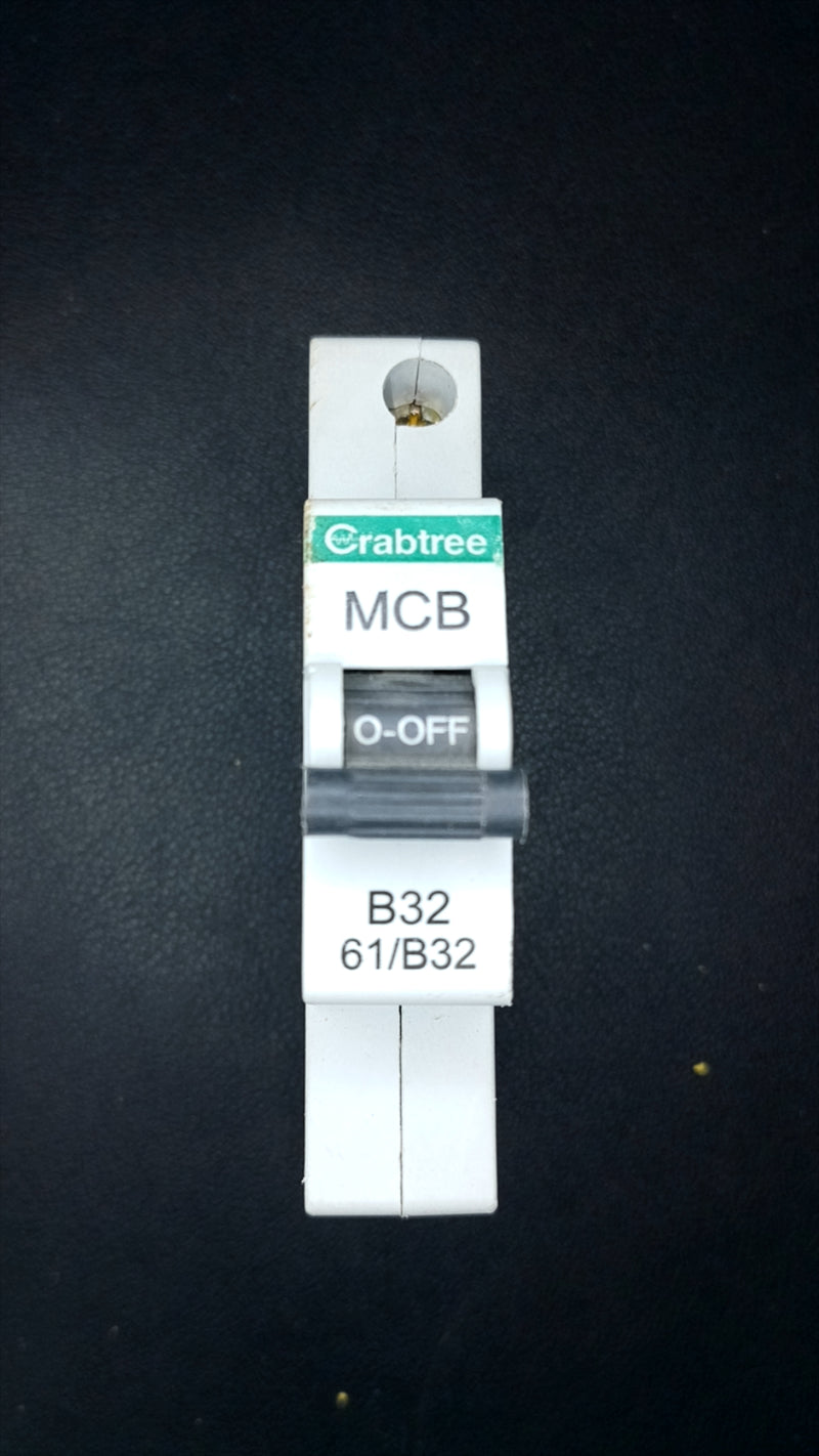 B32 Crabtree 61/B32 32A Offset Top Screw Circuit Breaker