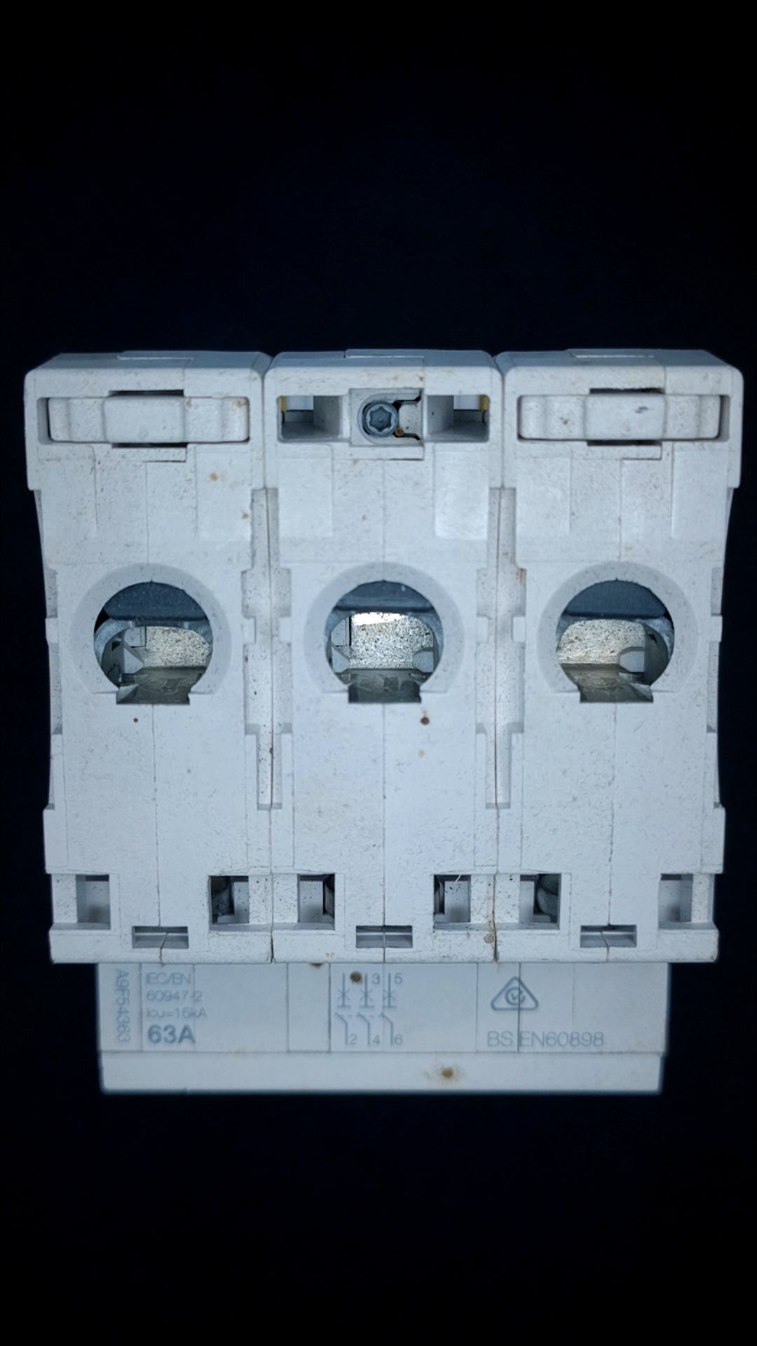 C63 Schneider Electric iC60H 63A (3-Pole)