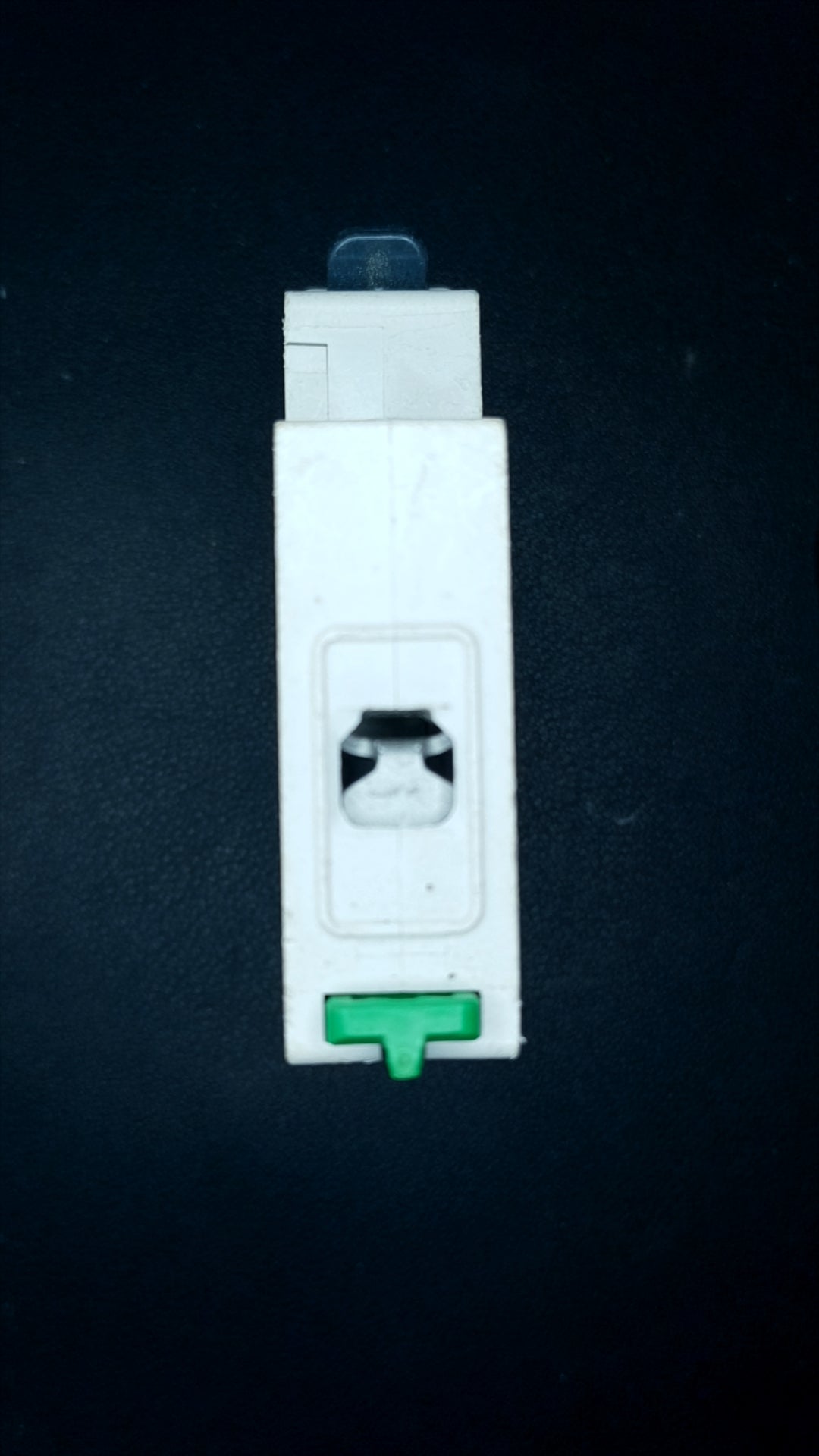 B32 Schneider Electric EZ9F16132 32A Single Pole MCB (6000A Breaking Capacity)