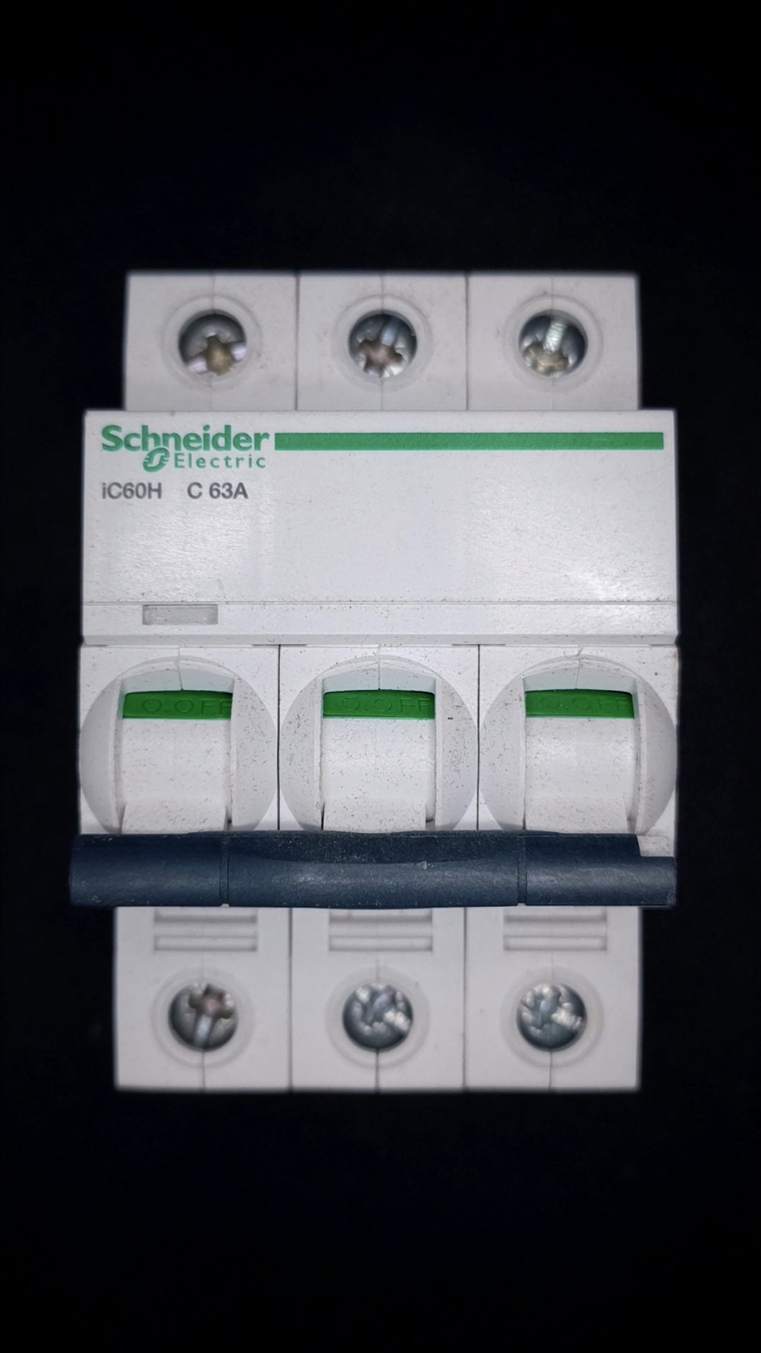 C63 Schneider Electric iC60H 63A (3-Pole)