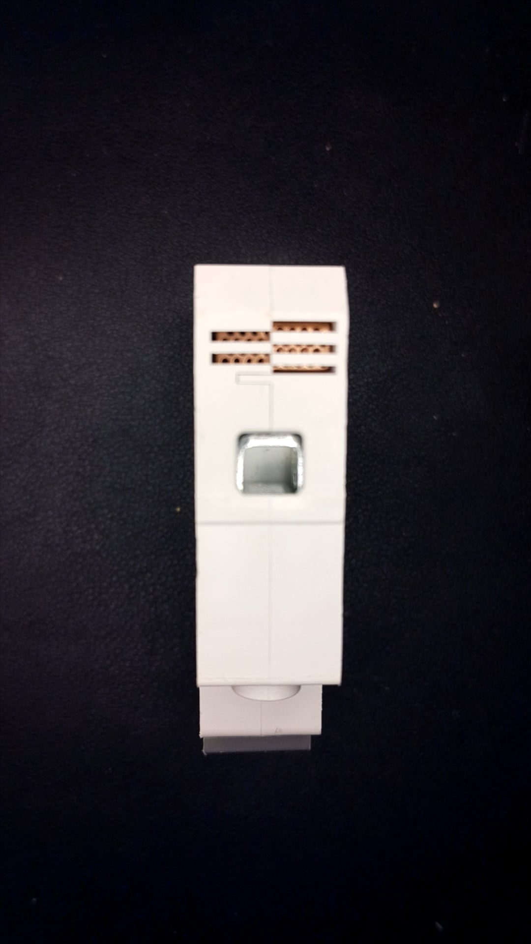 B16 Lewden 16A Circuit Breaker (G06-1b16)