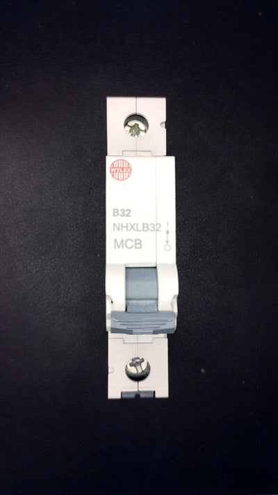 B32 Wylex NHXLB32 32A Circuit Breaker