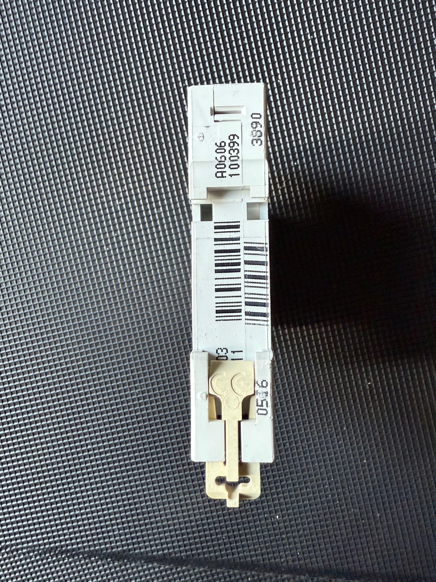 B6 SQUARE D 6A Curve B 6kA MCB Circuit Breaker DOMAE DOM32B6 (Used)