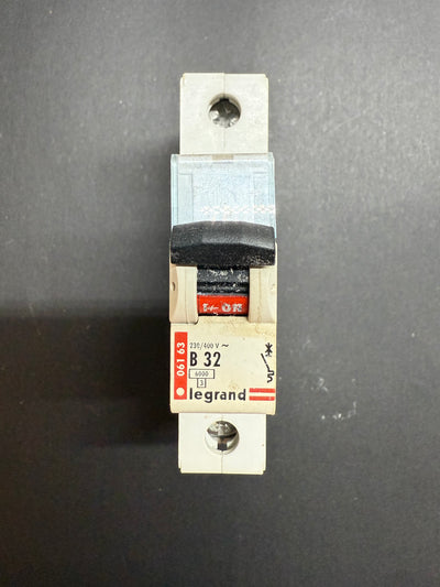 B32 Legrand B32 061 63 (32A, 1-Pole)
