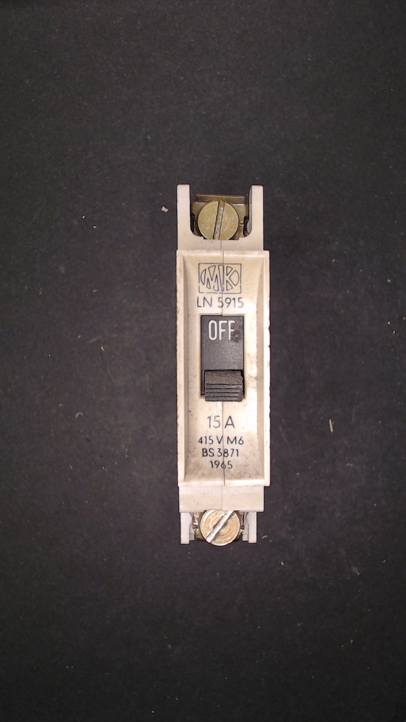 MK LN5915 15A MCB