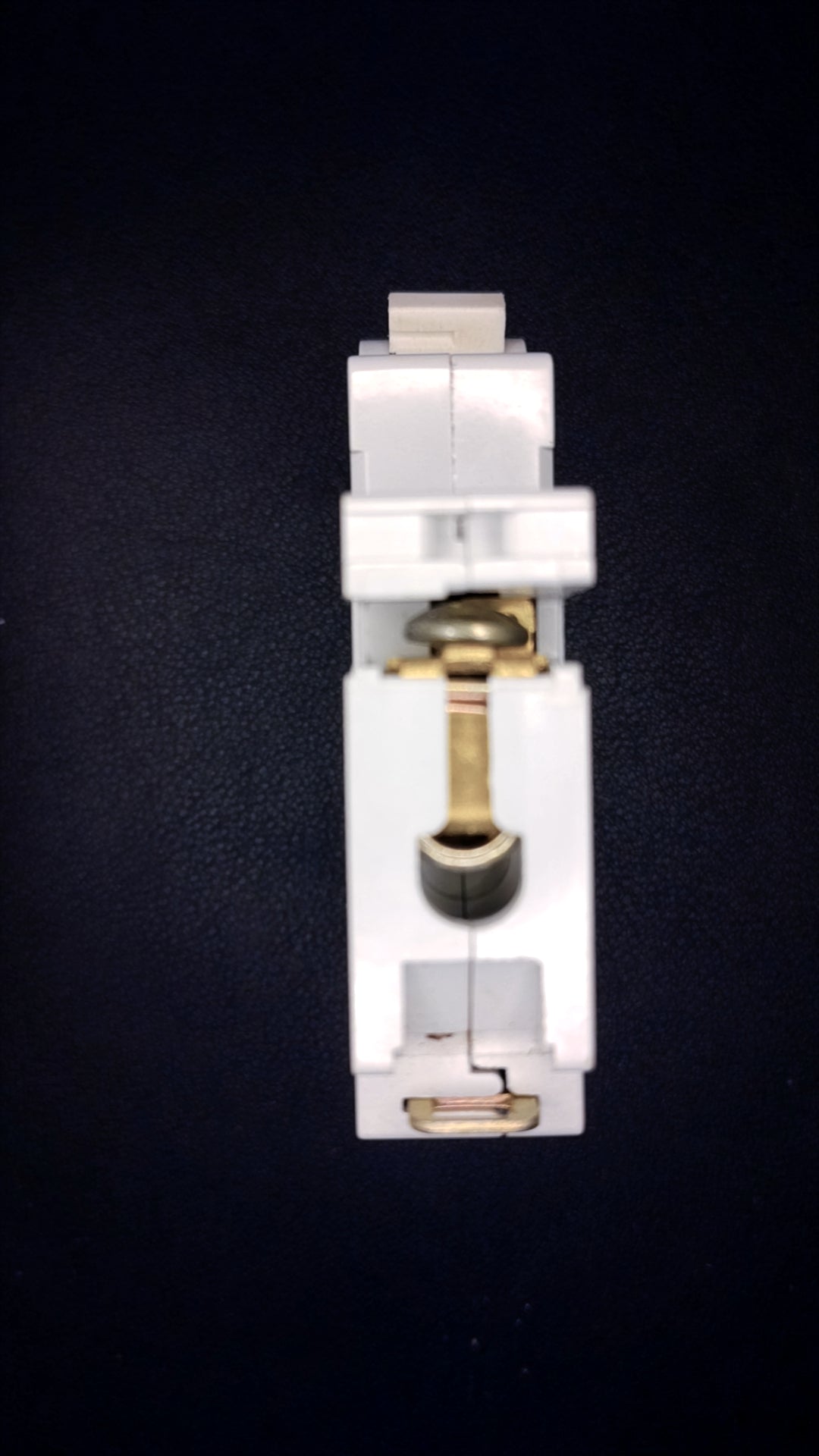 B6 Wylex NSB06 6A White Switch (Single Pole)