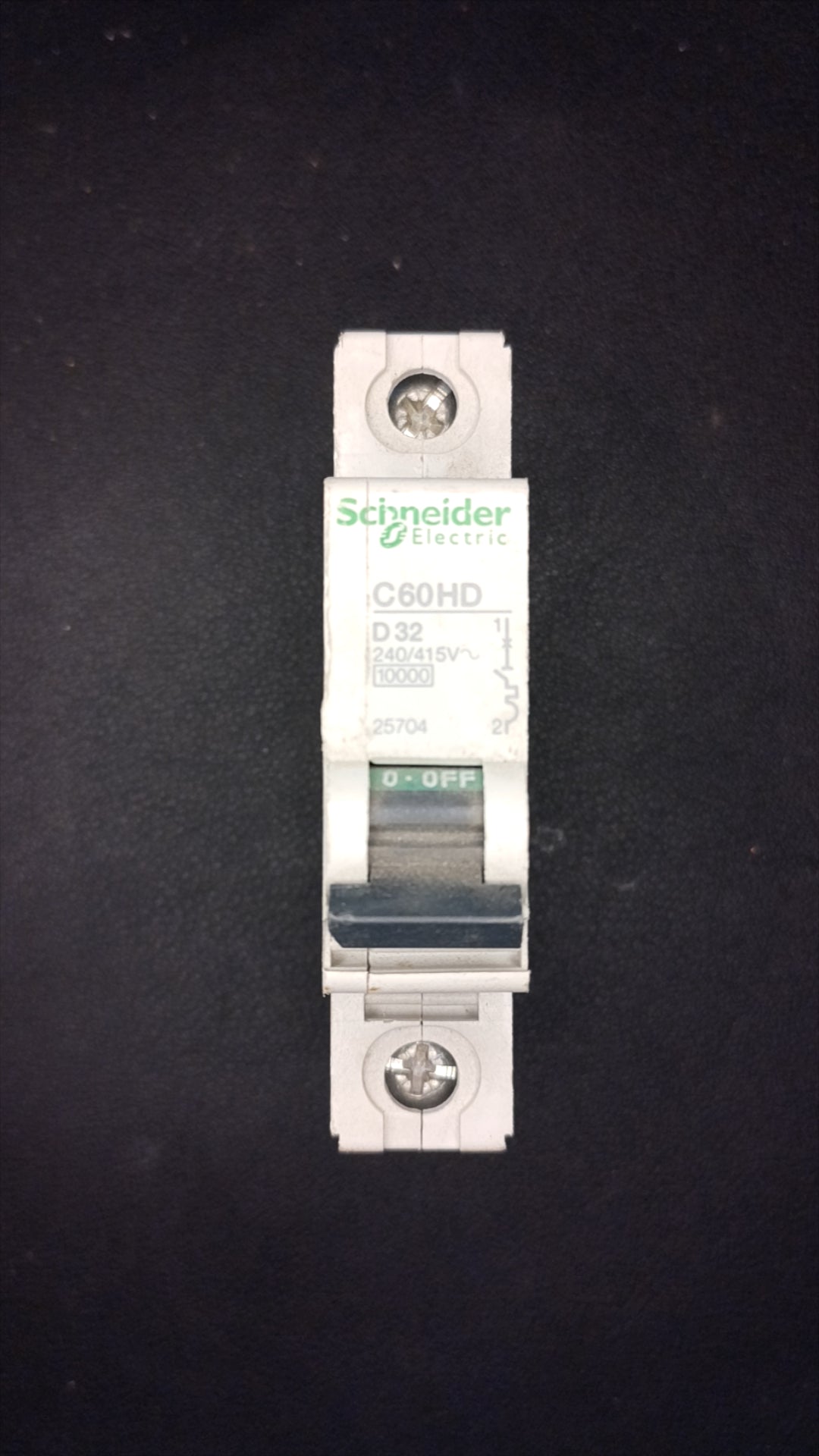 C32 Schneider 25704 32A