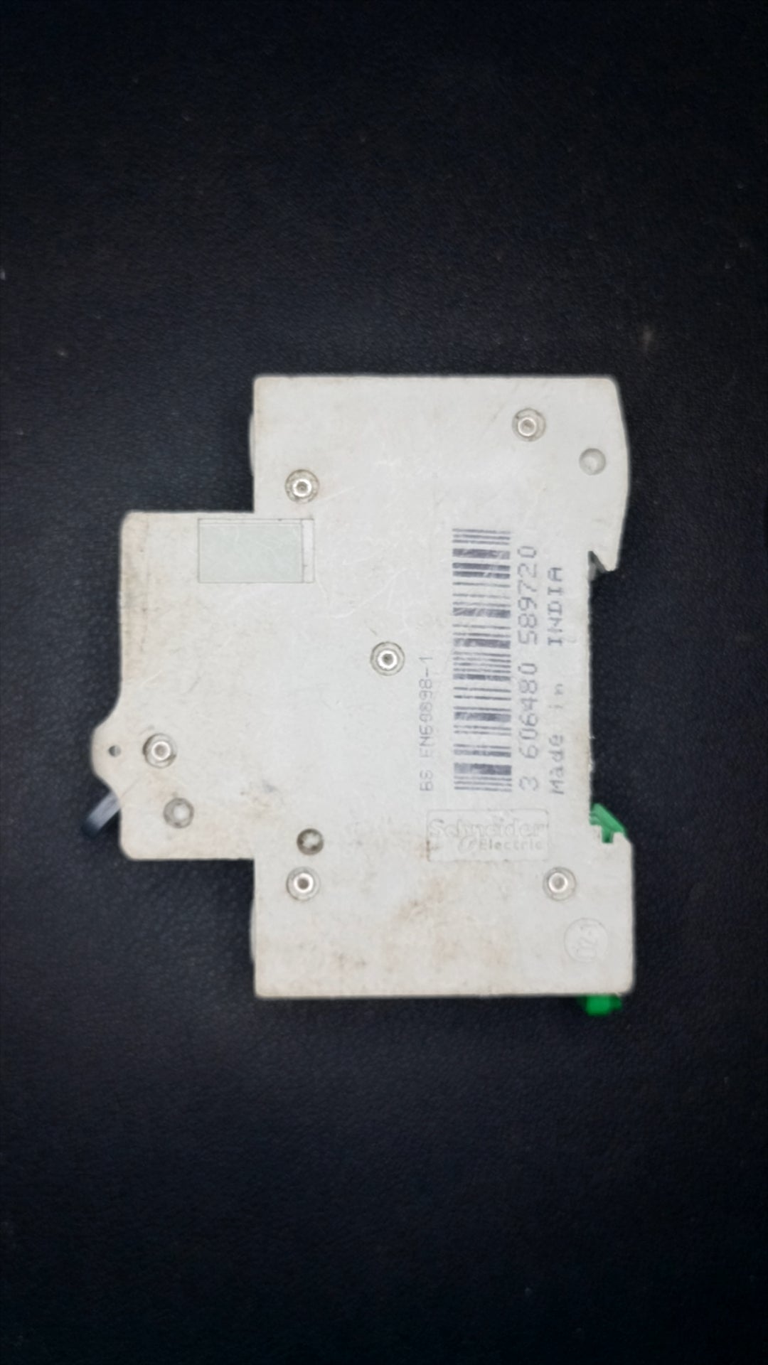 B32 Schneider Electric EZ9F16132 32A Single Pole MCB (6000A Breaking Capacity)