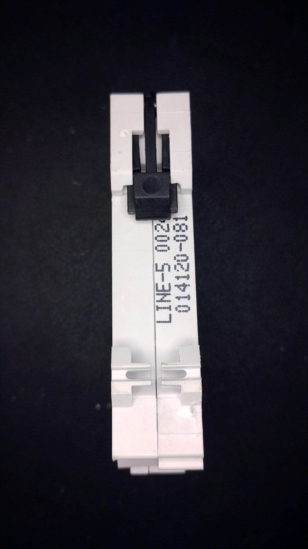 B20 Series E GE E9000 20A Circuit Breaker (V/099-014120 628107)