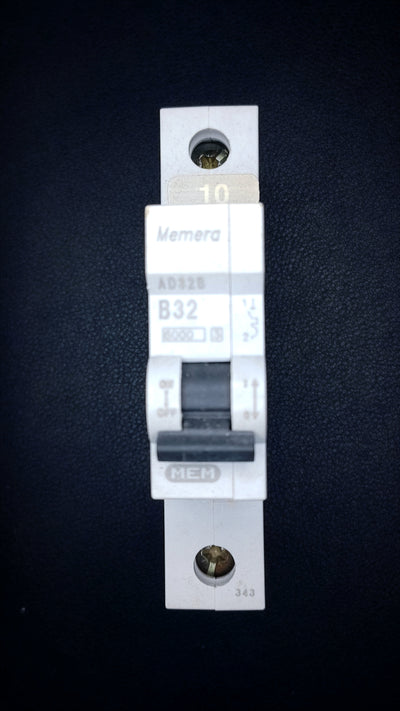 B32 Memera AD328 32A b32 Circuit Breaker