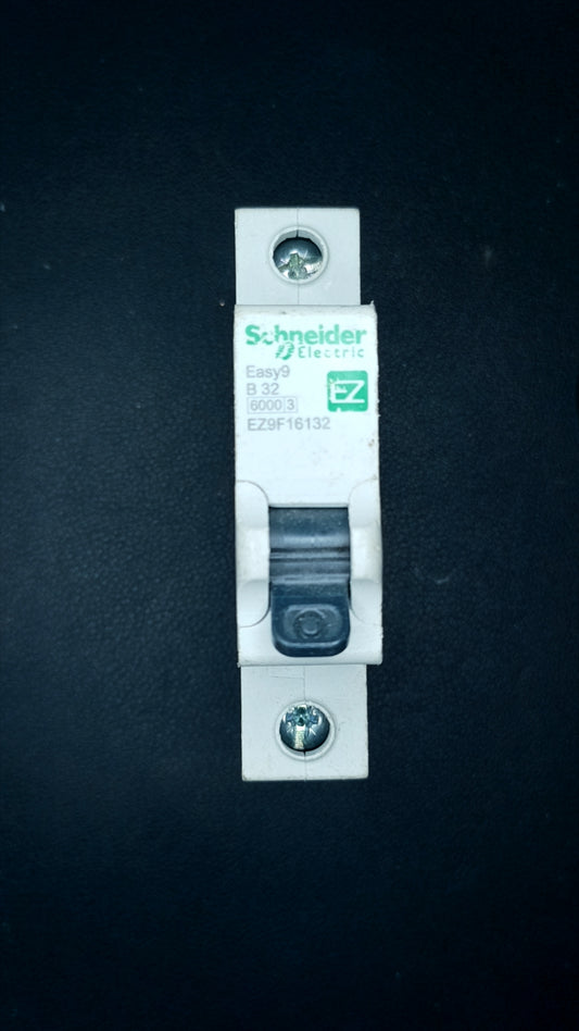 B32 Schneider Electric EZ9F16132 32A Single Pole MCB (6000A Breaking Capacity)
