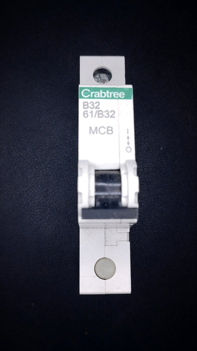 B32 Crabtree 61/B32 32A Series 5 Circuit Breaker