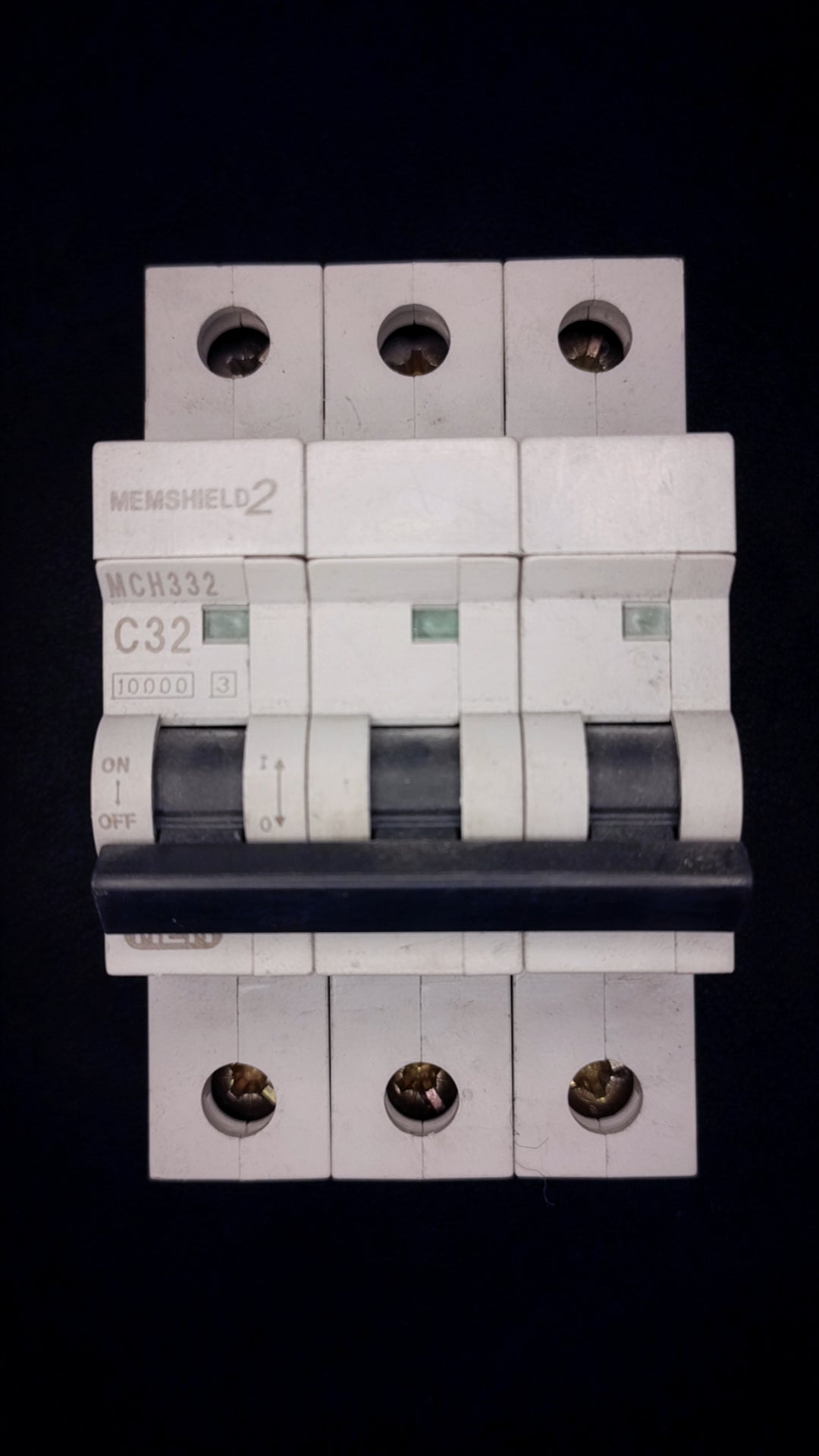 C32 MEMSHIELD 2 MCH332 32A Circuit Breaker