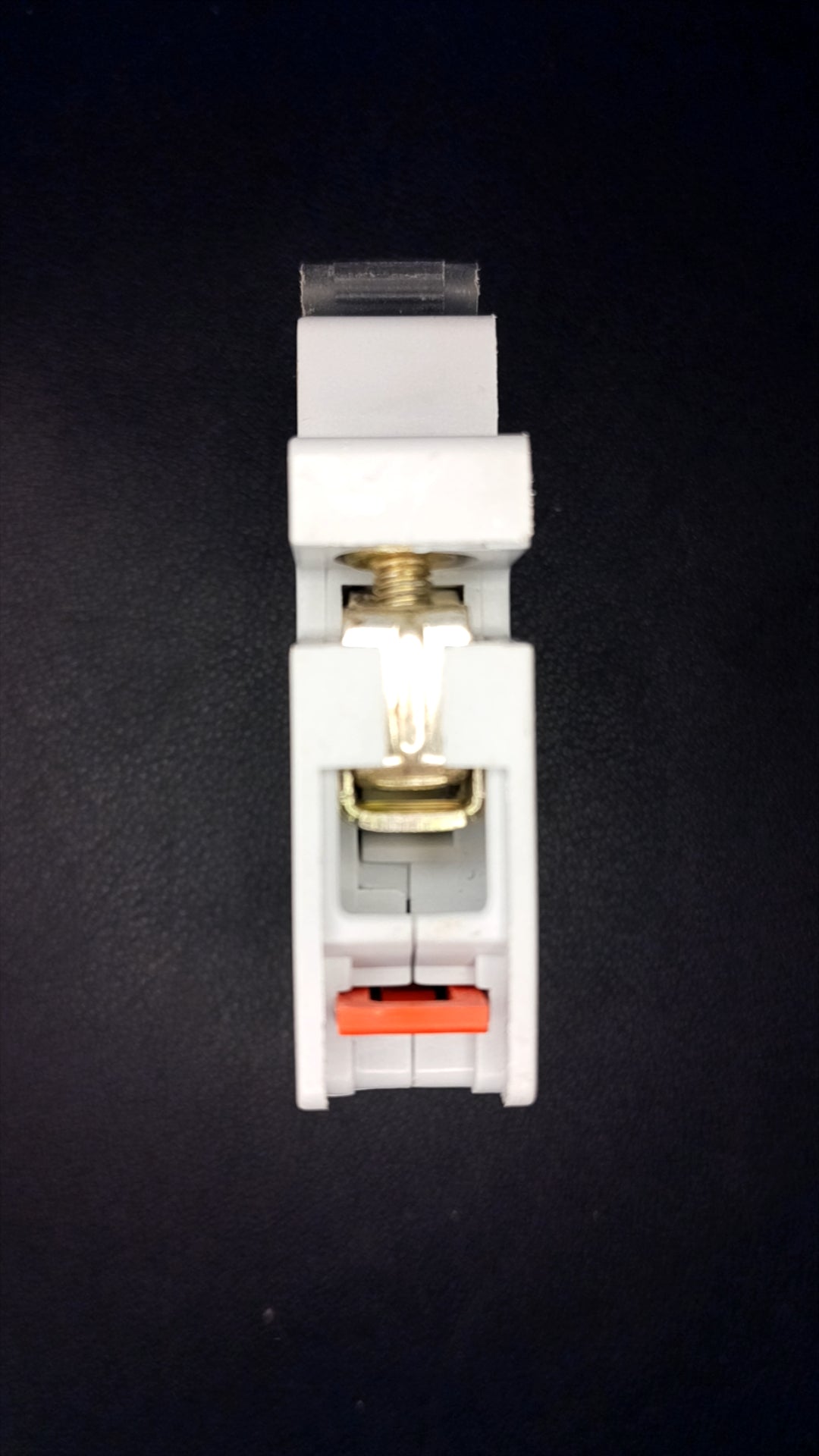 B16 Wylex NSB16 16A Series 3 MCB (center top terminal)