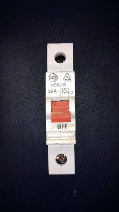 B32 Wylex NSB32 32A Red Switch Type 2 MCB