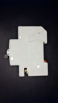 B20 Wylex NSB20 20A Series 3 MCB (Centre Top Terminal)