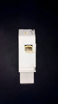 B6 Wylex NSB06 6A Series 3 (Offset Top Terminal) Circuit Breaker