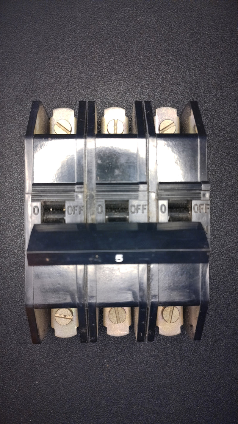 D5 DORMAN SMITH 5 AMP M3 Triple Pole MCB Loadmaster