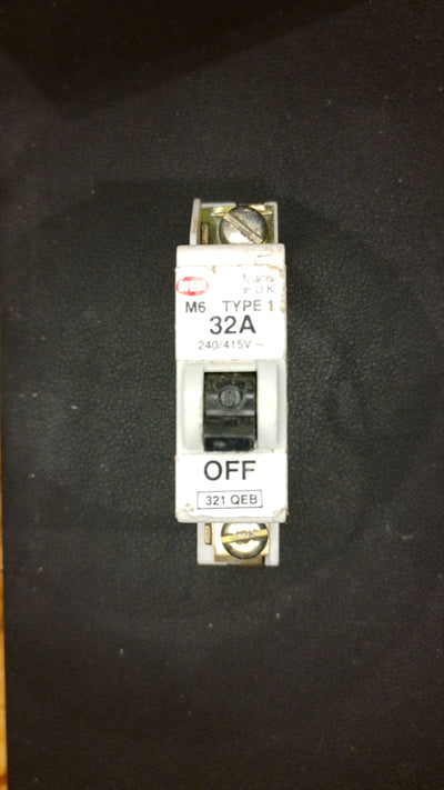 B32 MEM M6 Circuit Breaker 32A 321qeb