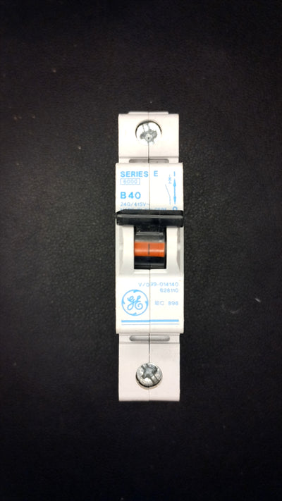 B40 Series E b40 V/099-014140 Circuit Breaker
