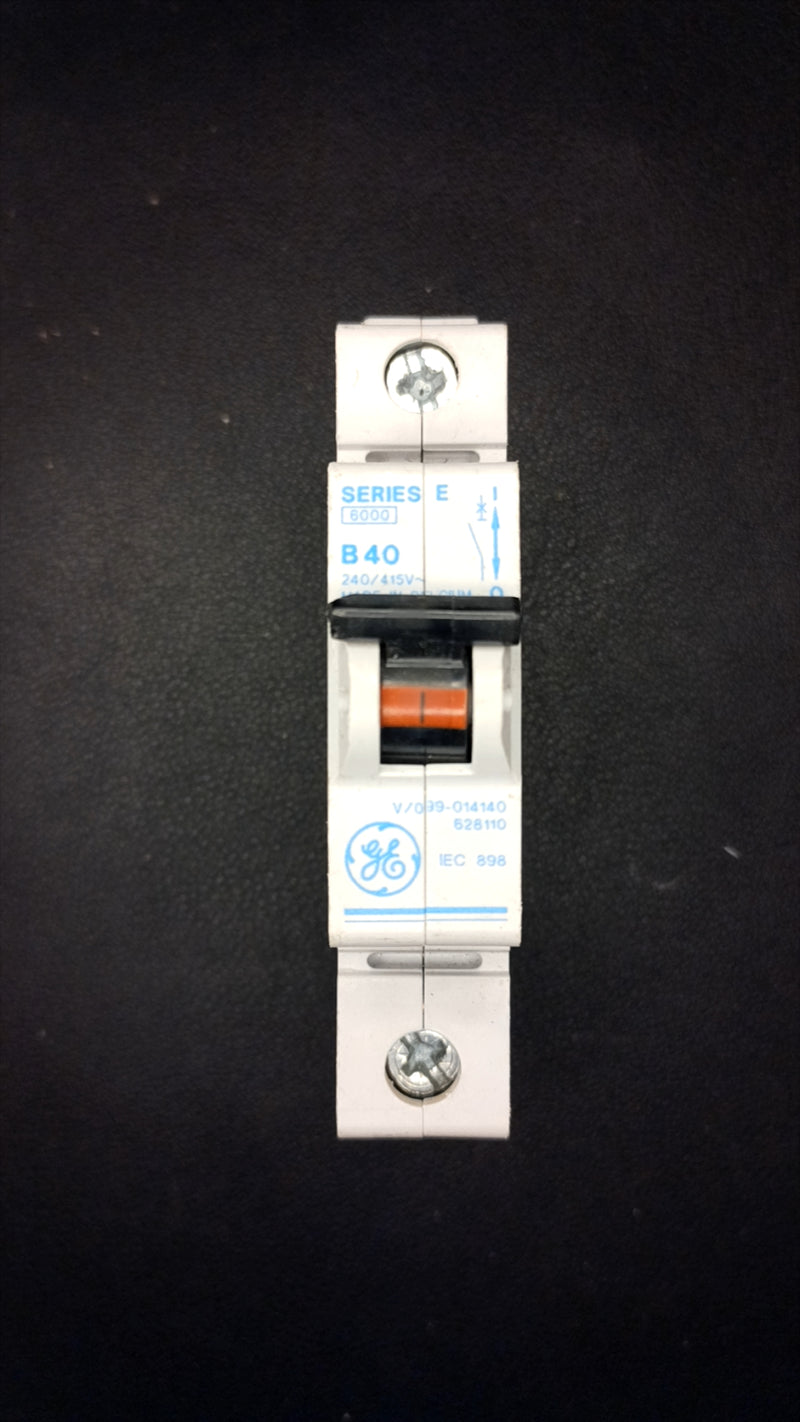 B40 Series E b40 V/099-014140 Circuit Breaker
