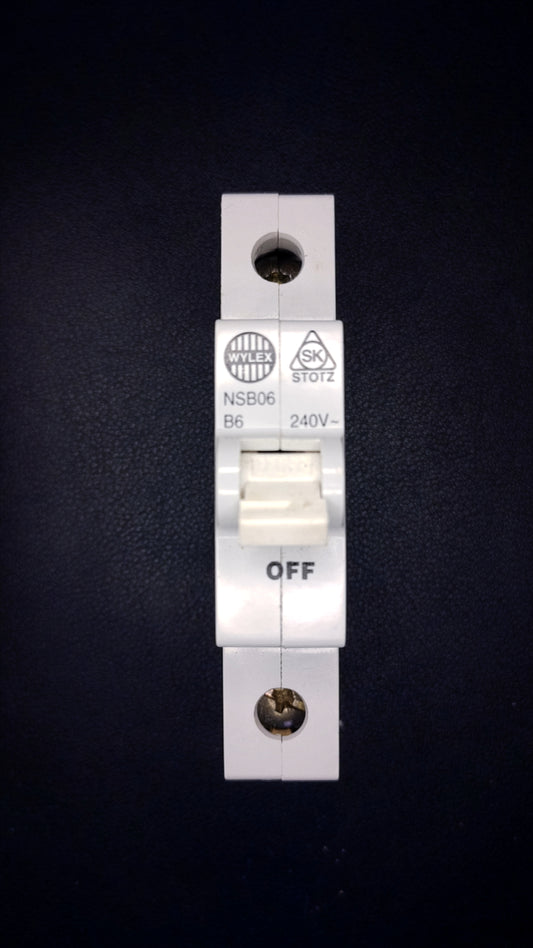 B6 Wylex NSB06 6A White Switch (Single Pole)