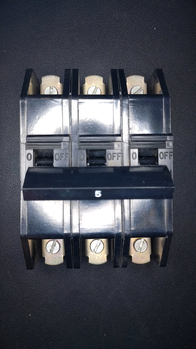 D5 DORMAN SMITH LOADMASTER 5A 3-Pole MCB M1.5