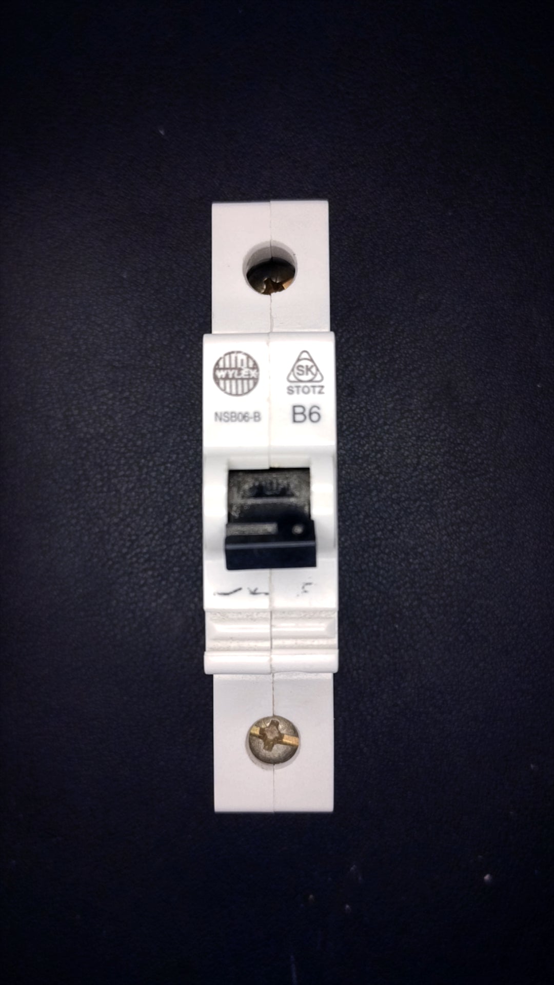 B6 Wylex NSB06-B 6A Circuit Breaker