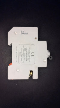 B16 Wylex NSB16 16A Series 3 MCB (center top terminal)