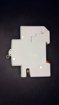 B10 Wylex NSB10 10A Series 3 MCB (center top terminal)