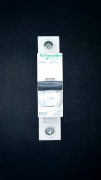 C32 Schneider Electric iC60H 32A Circuit Breaker (1 Pole, 6000A Breaking Capacity)