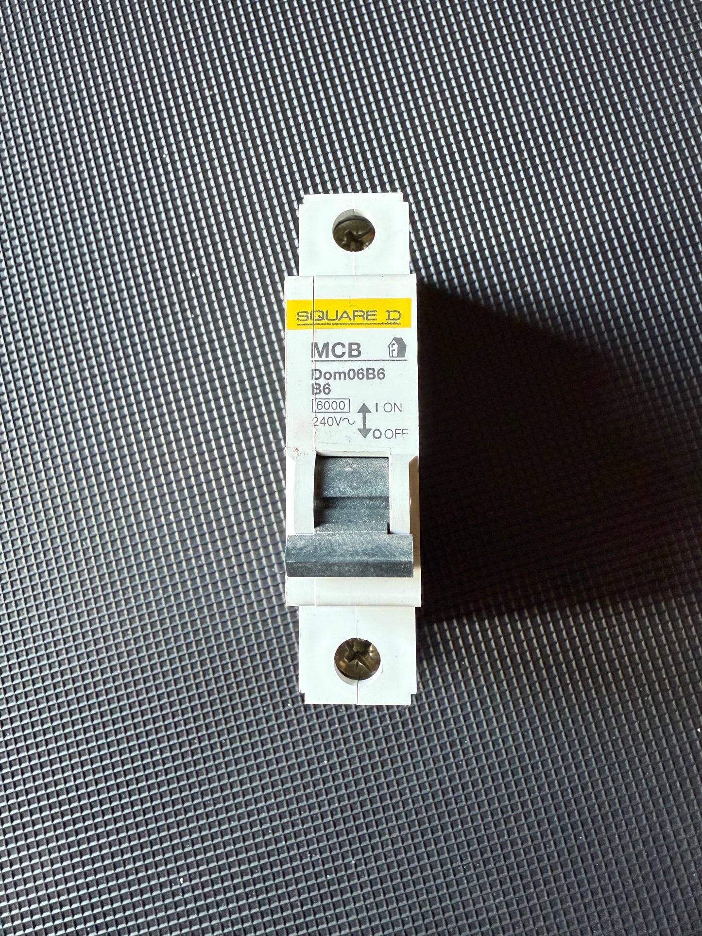 B6 SQUARE D 6A Curve B 6kA MCB Circuit Breaker DOMAE DOM32B6 (Used)