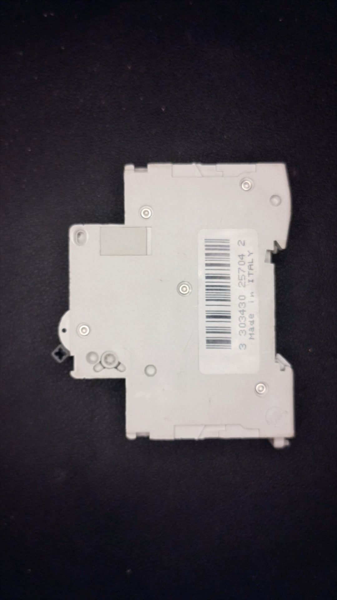 C32 Schneider 25704 32A