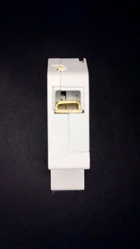 B20 Wylex NSB20 20A Series 3 MCB (Centre Top Terminal)