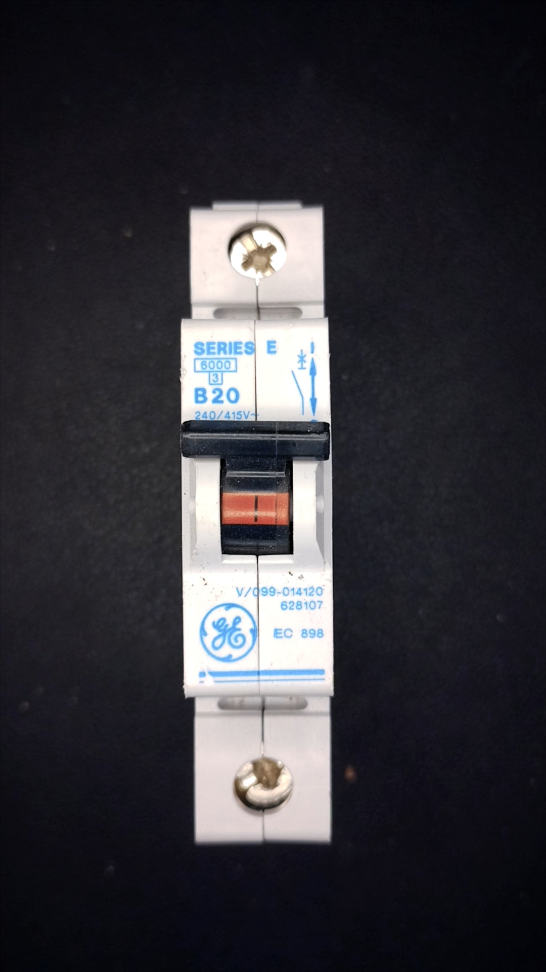 B20 Series E GE E9000 20A Circuit Breaker (V/099-014120 628107)