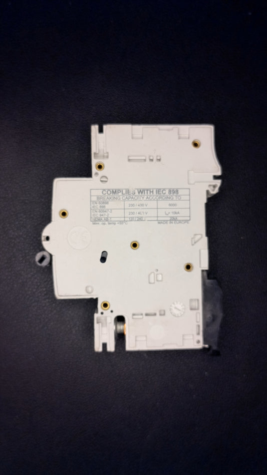 B6 Wylex NSB06 6A Series 2 MCB (Black Clip)