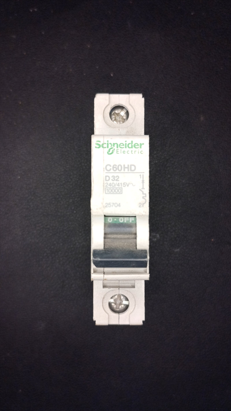 C32 Schneider 25704 32A