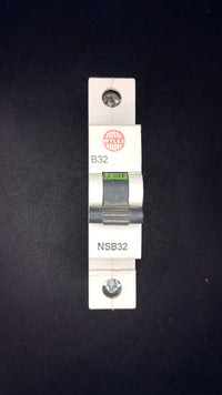 B32 Wylex NSB32 32A Series 2 Circuit Breaker (Black Clip)